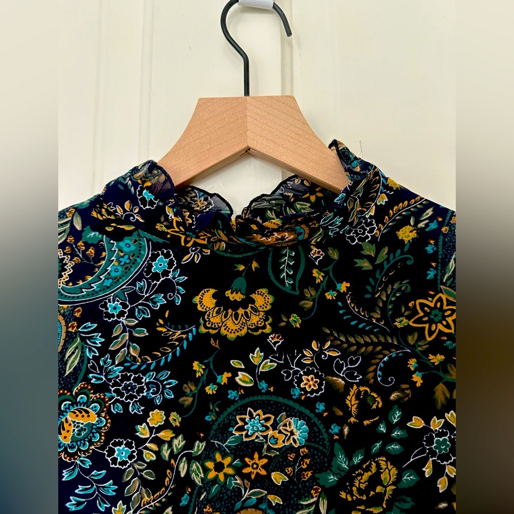 Paisley dress with high neck with beautiful detailed sleeves